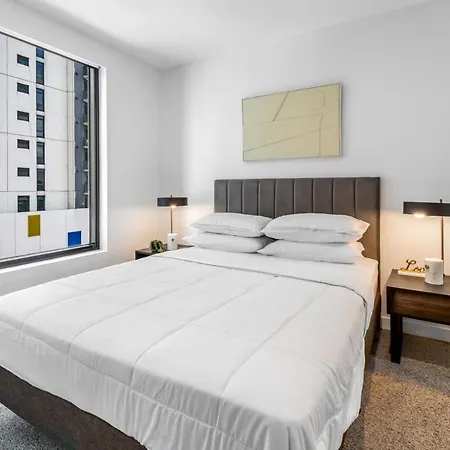 Modern Southbank 2-Bed Apartment With Gym & Pool-2