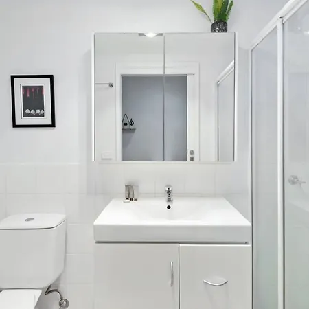 Contemporary 1-Bed Apartment Moments From Mcg-2