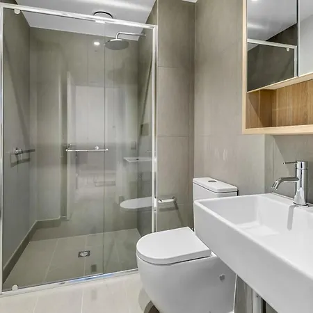 Modern Southbank 2-Bed Apartment With Gym & Pool-3