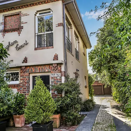 Large 3 Bed Art Deco Apartment In Camberwell-2