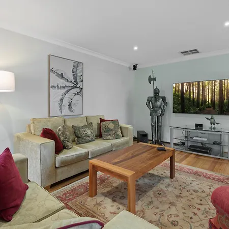 "The Gums" Charming 3-Bed Family Home-2