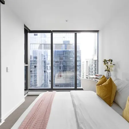 A Cozy & Stylish 2Br Apt Next To Southern Cross With City Views-3