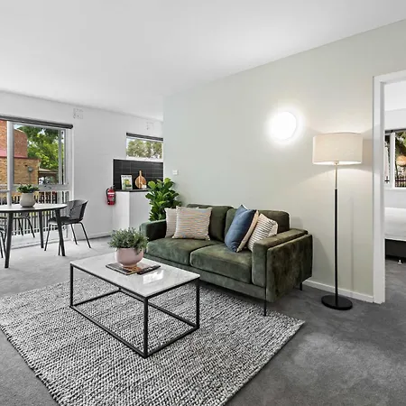 Stunning 1-Bed Ground Floor Unit With Front Yard-3