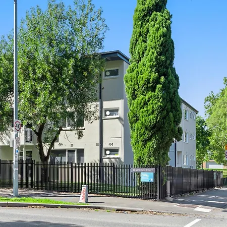 Contemporary 1-Bed Apartment With Park Views-2
