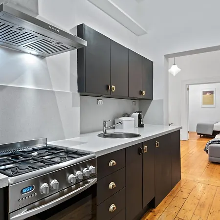 Iconic Seaside Living In St Kilda-2