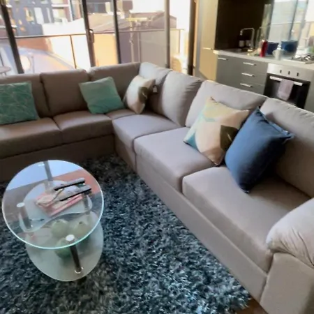 Modern Luxurious With Private Parking On Premises And Fast Internet-2