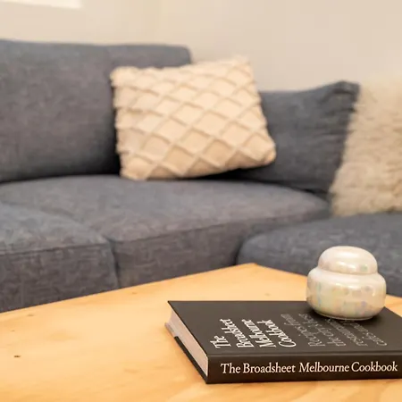 Beautiful 1 Bedroom Apartment Next To Southern Cross Station-3
