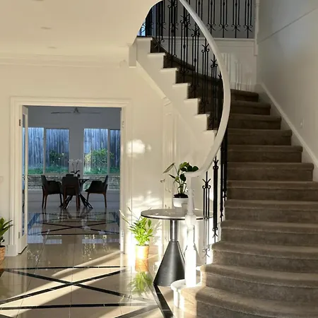 6 Bedrooms House In Kew-2