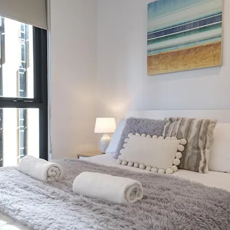 Lovely 2Br Apartment Balcony Wifi Cbd-2