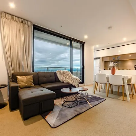 Luxury Living On Top Floors 3 Bedroom Mel Cbd Pool-3