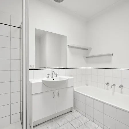 Entire 4 Bedroom Townhouse -Sleeps 6/7- All Yours-3