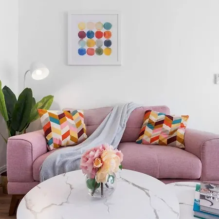 Cozy 1 Bedroom Apartment - Caulfield Park-2