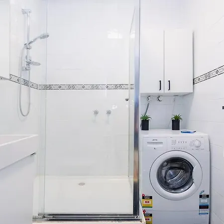 Cozy 1 Bedroom Apartment - Caulfield Park-3