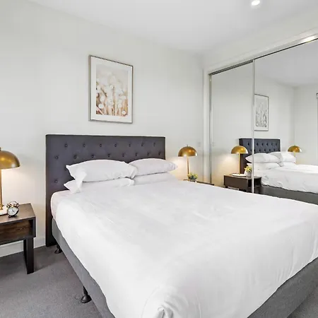 Modern 2-Bed St Kilda Apartment Near Shops-2