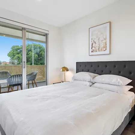 Modern 2-Bed St Kilda Apartment Near Shops-3