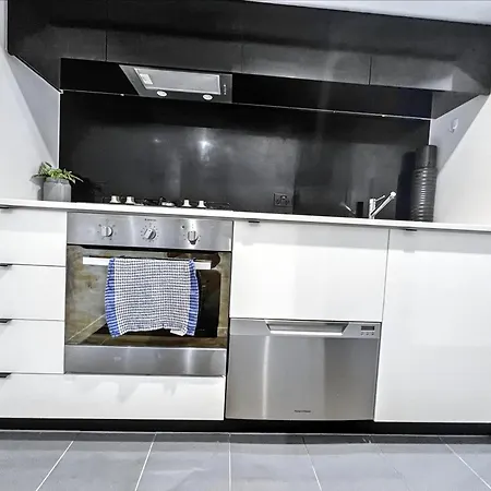 My80 Apartment Located In The Inner Of Melbourne Cbd-3
