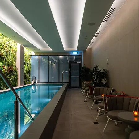 Vibe Hotel Melbourne-3