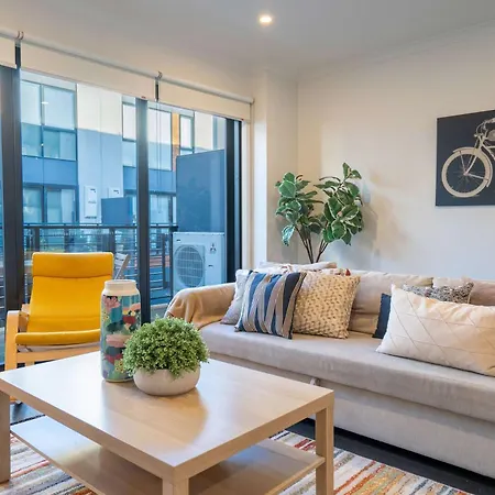 Modern 3-Level Townhouse Freeparking-3