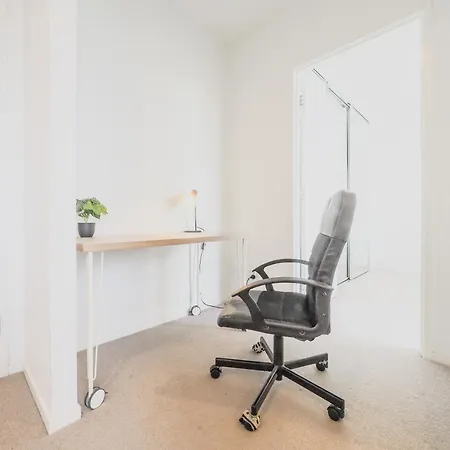 Stylish 1Br1Ba Apt In Footscray Pool Gym Wifi-3