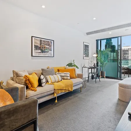 Central Entertainer With Panoramic City Views-3