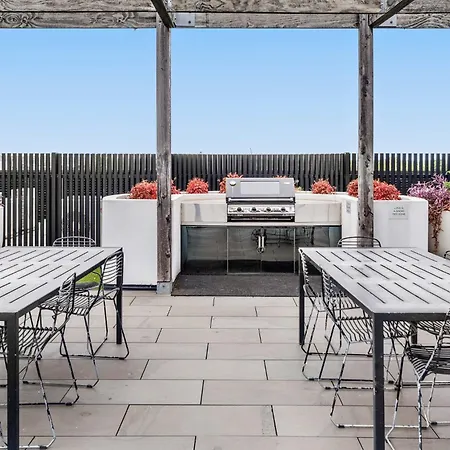 Contemporary 1-Bed In The Heart Of St Kilda-3