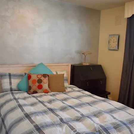 Charming 1 Bedroom Apartment In Vibrant South Yarra-2