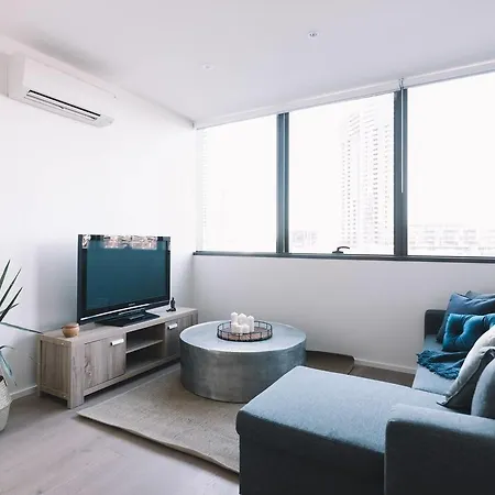 Minutes From Cbd Designer Apartment-3