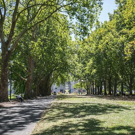 3 Bedrooms 2 Car Parks, Carlton Garden Opposite-2