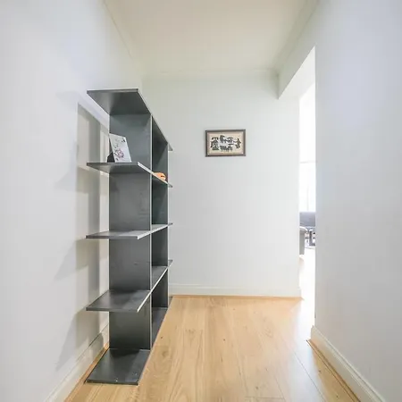 3 Bedrooms 2 Car Parks, Carlton Garden Opposite-3