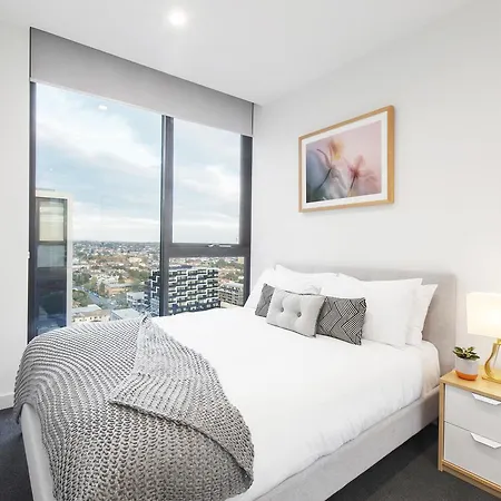 Ascent Apartment With Ocean Views By Ready Set Host-2