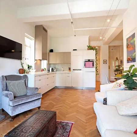 Alcaston House - Parliament House 300M, Wifi, Netflix-3