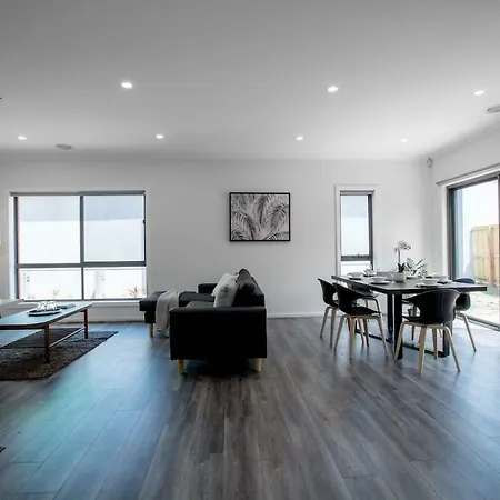 Comfy And Warm Home In Point Cook-3