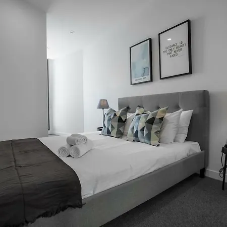 Modern City Comfy And Warm Apt@Parkville+Carpark-3