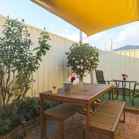 2 Bedroom Villa In Tullamarine 5 Min To Airport-3