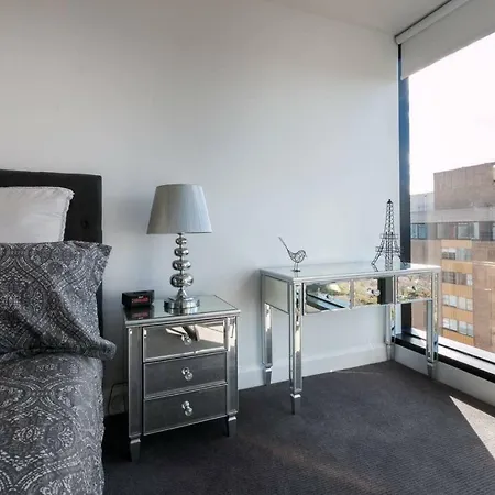 Owen - Soaring City Views Central Location-2