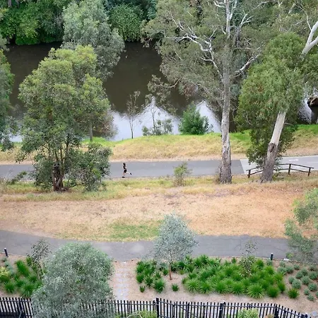 Sanctuary Resort-Style On The Banks Of The Yarra-2