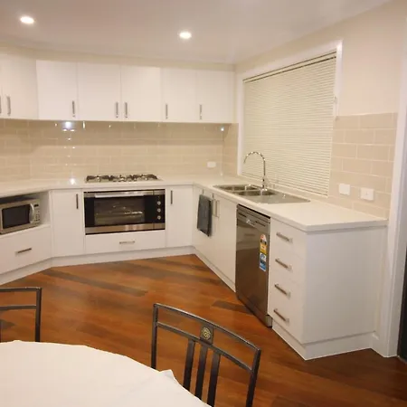 Silver House - Melbourne Airport Accommodation - 7 Minutes From Melbourne Airport-2