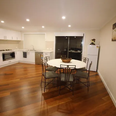 Silver House - Melbourne Airport Accommodation - 7 Minutes From Melbourne Airport-3