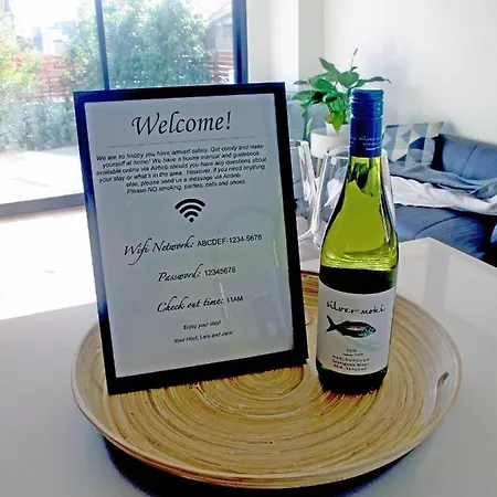 Modern 3 Bedroom Apt With Free Parking, Netflix, Wifi & Welcome Wine By Bnb Pro-3