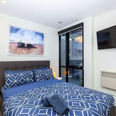 Bond Quarter Loft-3