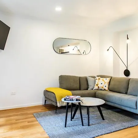 Luxury Spacious 2 Bedroom Fitzroy Apartment-2