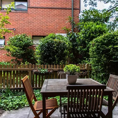 Luxury Spacious 2 Bedroom Fitzroy Apartment-3