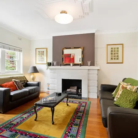 Lovely Classic Apartment Steps From Beach-3