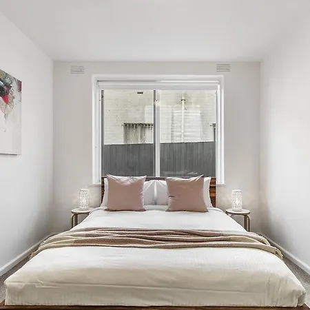 Spacious Apartment Within Minutes Of Acland Street-3