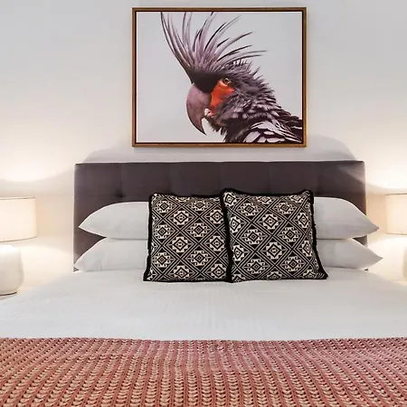 Chic 2-Bed Oasis In South Melbourne'S Heart-3