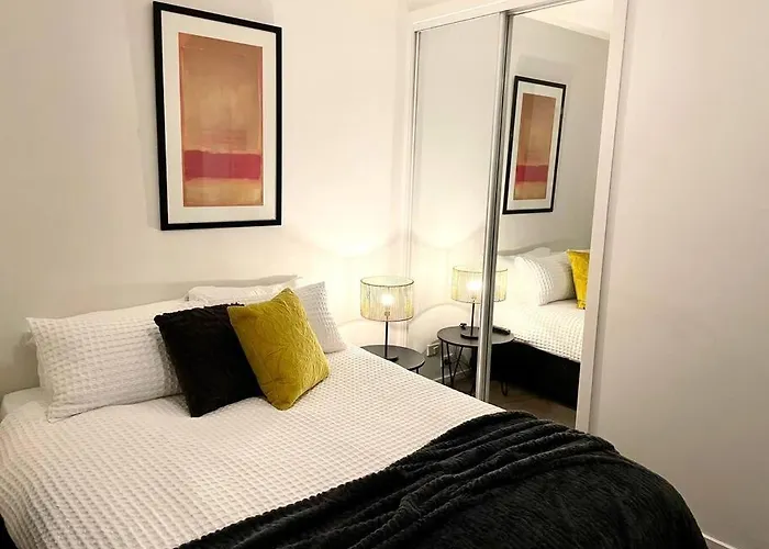 Astral Apartments - Perfectly Located 2 Bedroom Apartment In St Kilda Melbourne che accetta animali