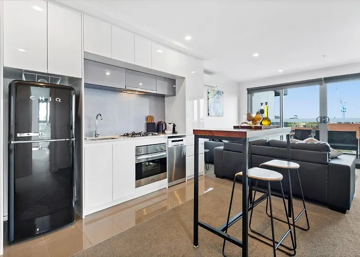 Preston 2 Bedroom Charm Near Markets And Shops Melbourne