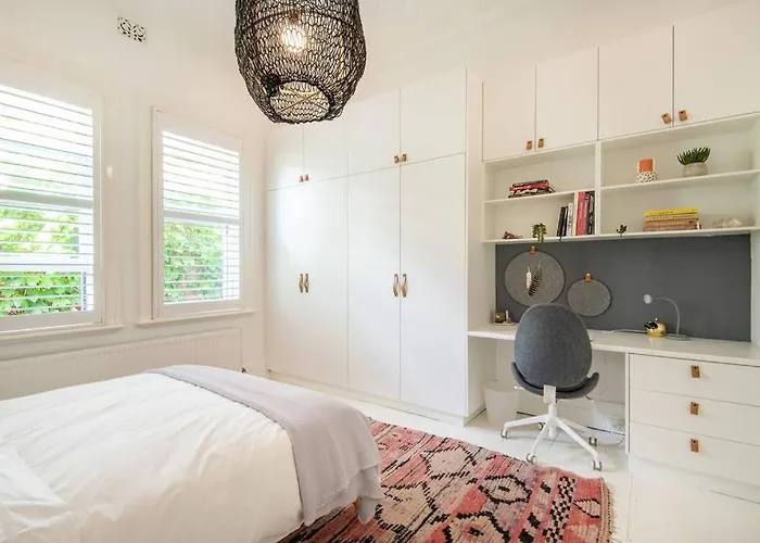Sophisticated Style In Elwood Walk To The Beach Melbourne
