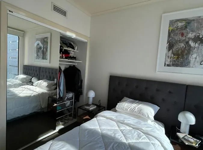 Spacious Beautiful Apartment In Melbourne Cbd For Four People
