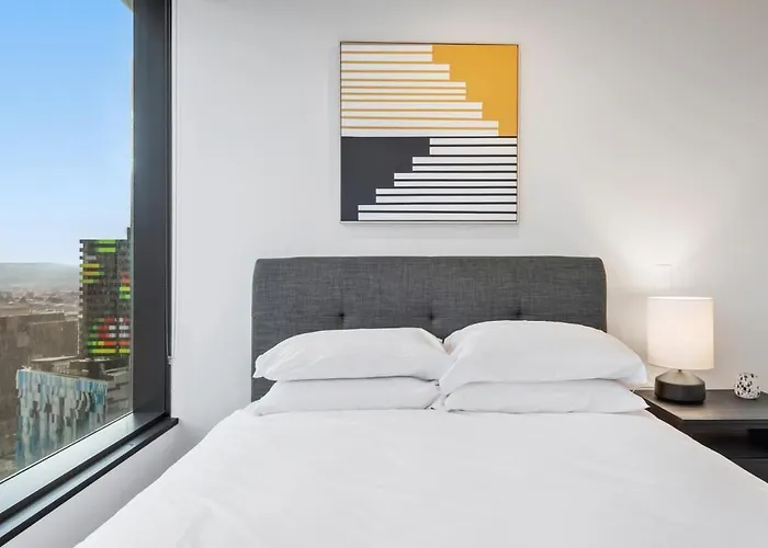 Central Melbourne Apartment For Dining And Sights